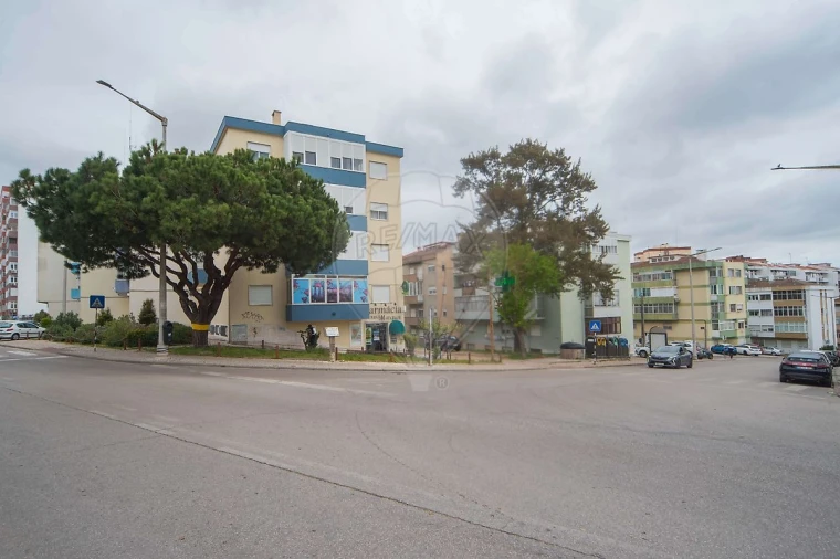 Apartamento T3 para Venda em Corroios Foto 7