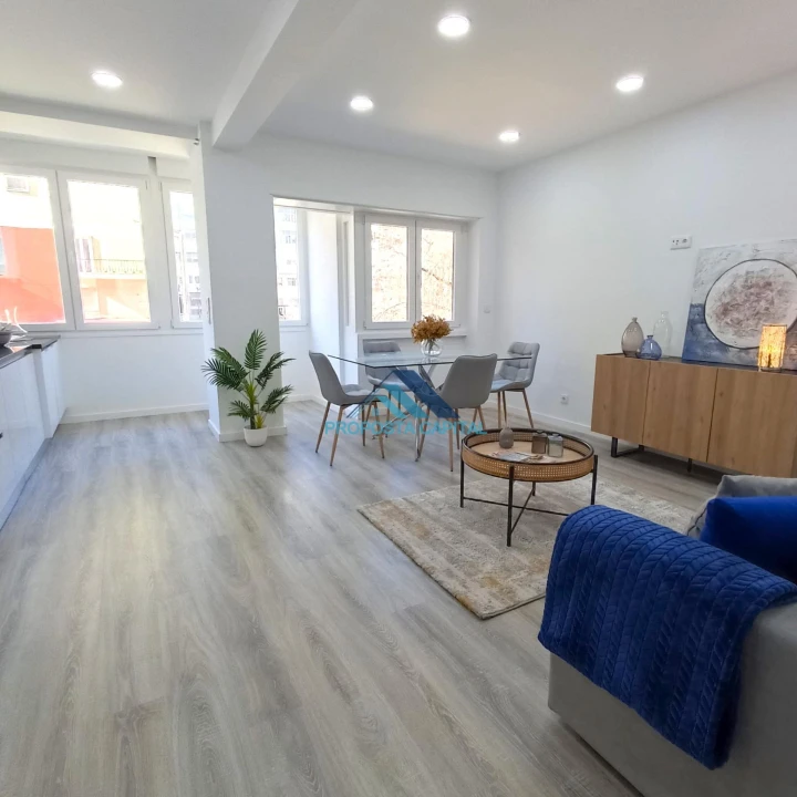 Apartamento T3 para Venda em Benfica Foto 2