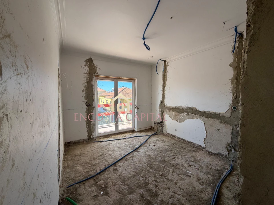 Apartamento T1 para Venda em Carcavelos e Parede Foto 4