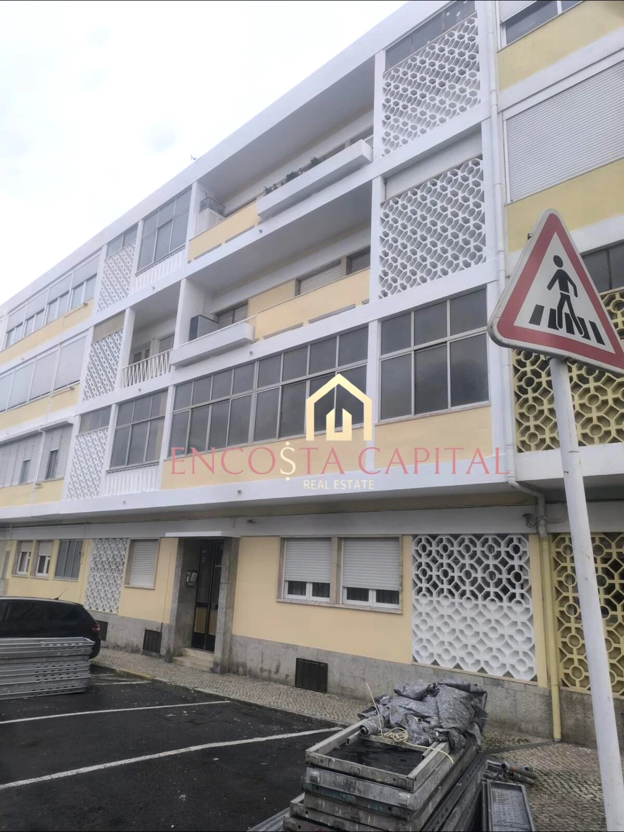 Apartamento T1 para Venda em Sacavém e Prior Velho Foto 2