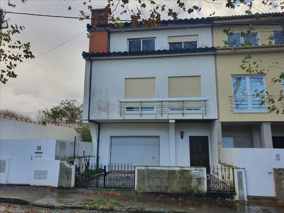 Moradia T3 para Venda em Arcozelo Foto 1