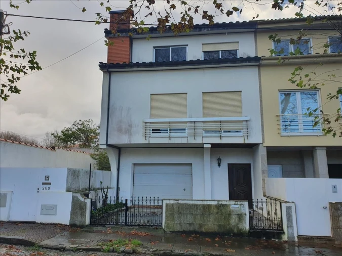 Moradia T3 para Venda em Arcozelo Foto 1