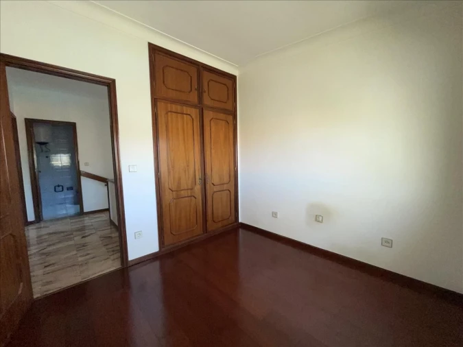 Moradia T3 para Venda em Arcozelo Foto 8