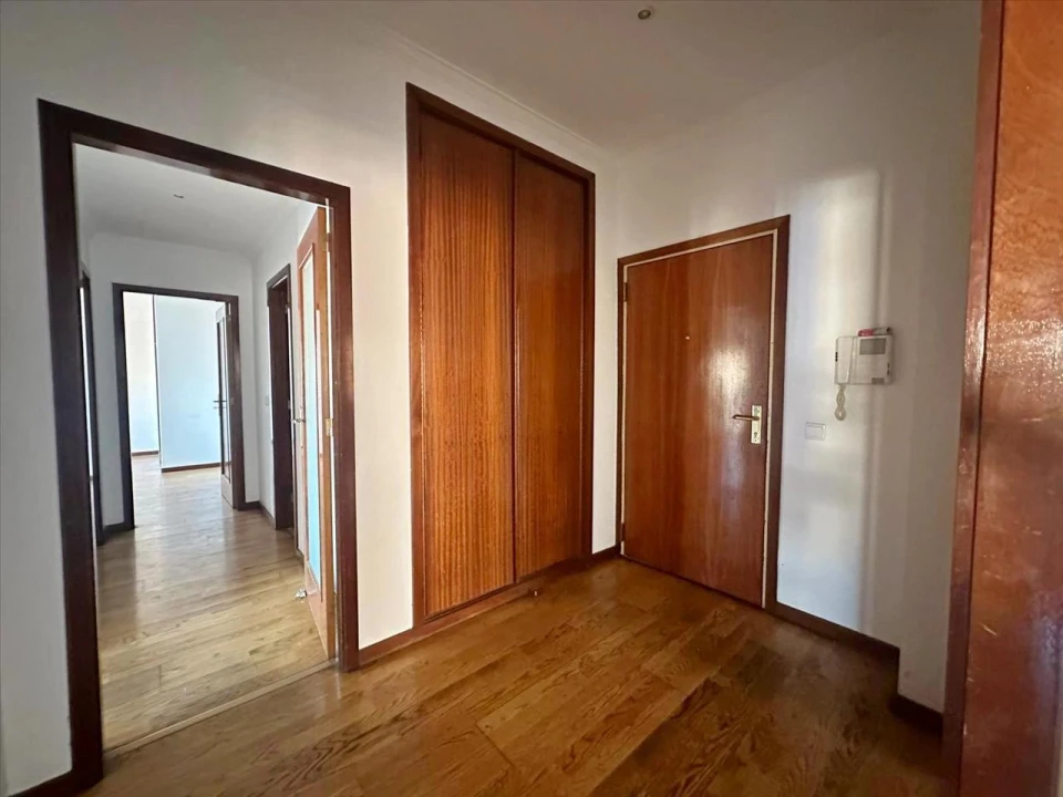 Apartamento T3 para Venda em Vilar de Andorinho Foto 3