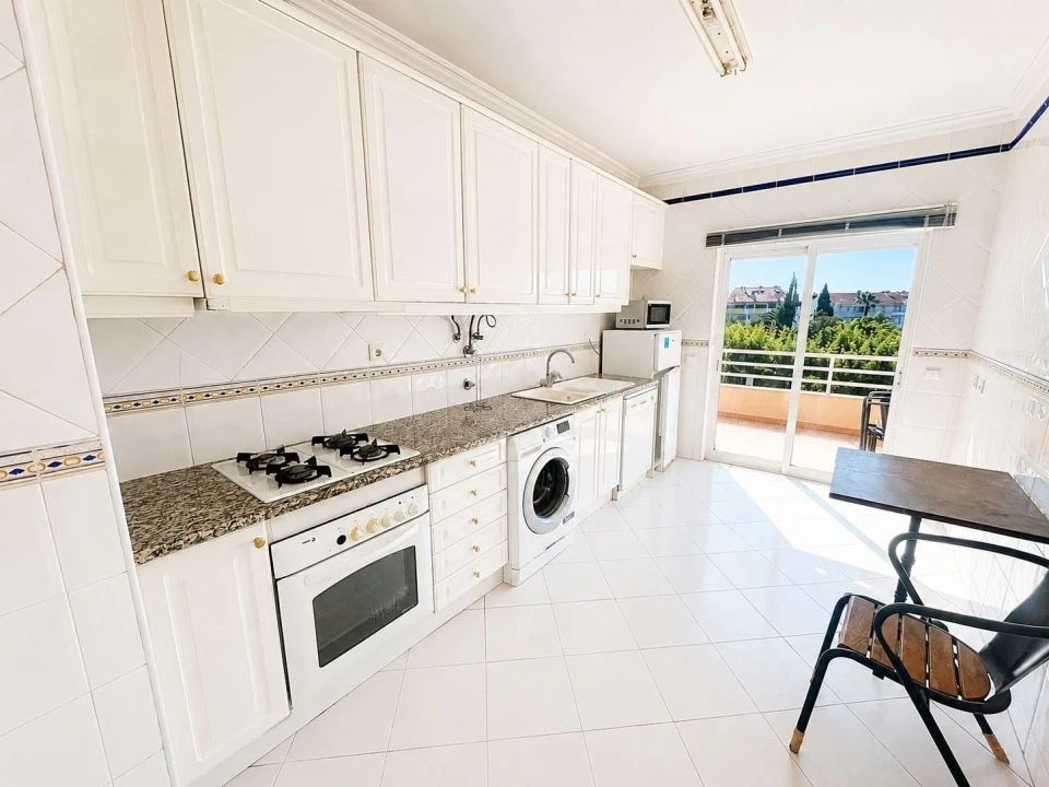 Apartamento T2 para Venda em Quarteira Foto 7