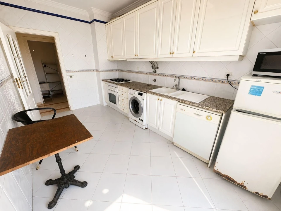 Apartamento T2 para Venda em Quarteira Foto 8