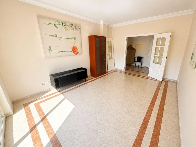 Apartamento T2 para Venda em Quarteira Foto 3