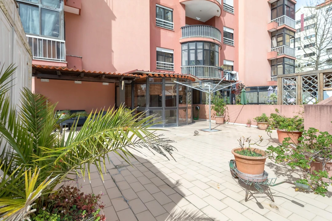 Apartamento T3 para Venda em Agualva e Mira-Sintra Foto 25