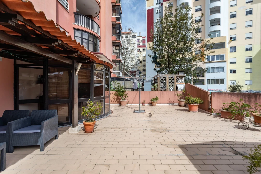 Apartamento T3 para Venda em Agualva e Mira-Sintra Foto 28