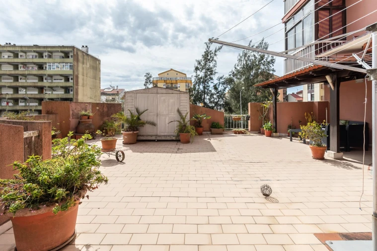 Apartamento T3 para Venda em Agualva e Mira-Sintra Foto 27