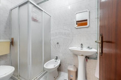 Moradia T4 para Venda em Agrela e Serafão