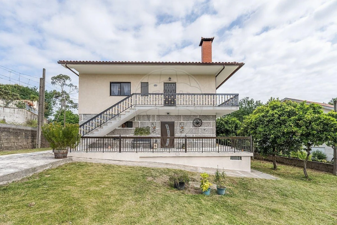 Moradia T4 para Venda em Agrela e Serafão Foto 1
