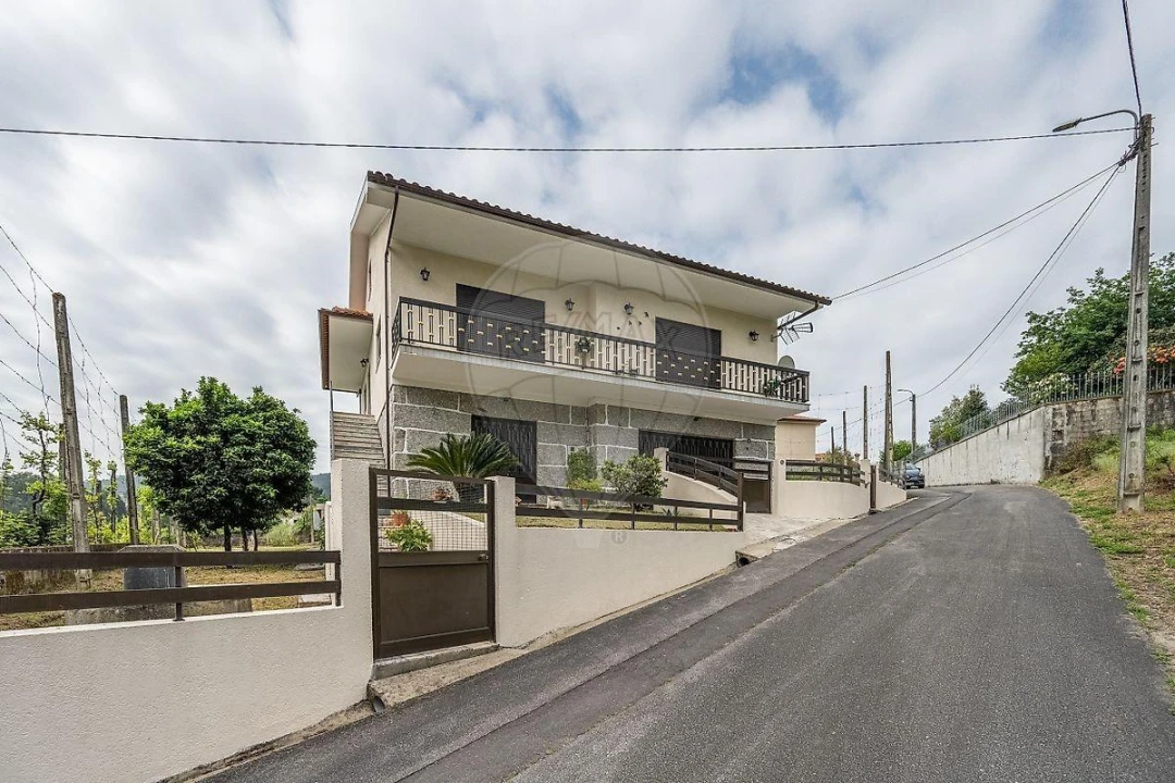 Moradia T4 para Venda em Agrela e Serafão Foto 2