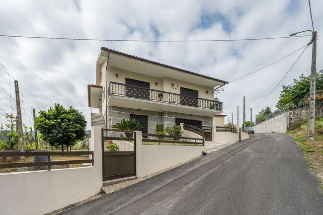 Moradia T4 para Venda em Agrela e Serafão Foto 36