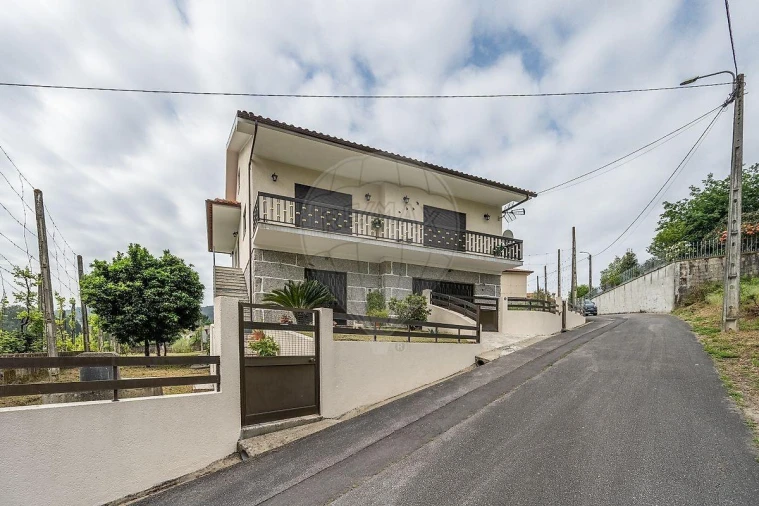 Moradia T4 para Venda em Agrela e Serafão Foto 2