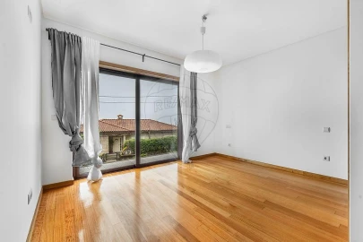 Moradia T4 para Venda em Chamoim e Vilar