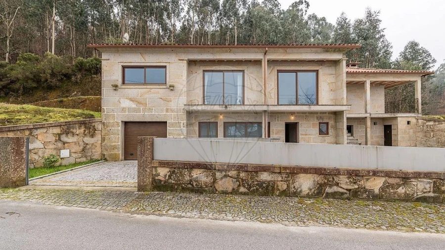 Moradia T4 para Venda em Chamoim e Vilar