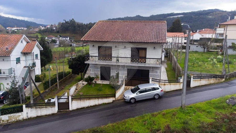Moradia T4 para Venda em Agrela e Serafão