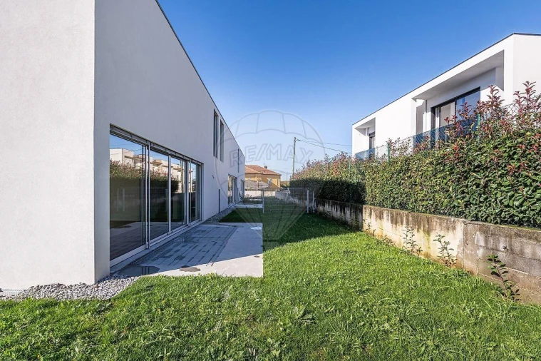 Moradia T4 para Venda em Braga (Maximinos, Sé e Cividade) Foto 35