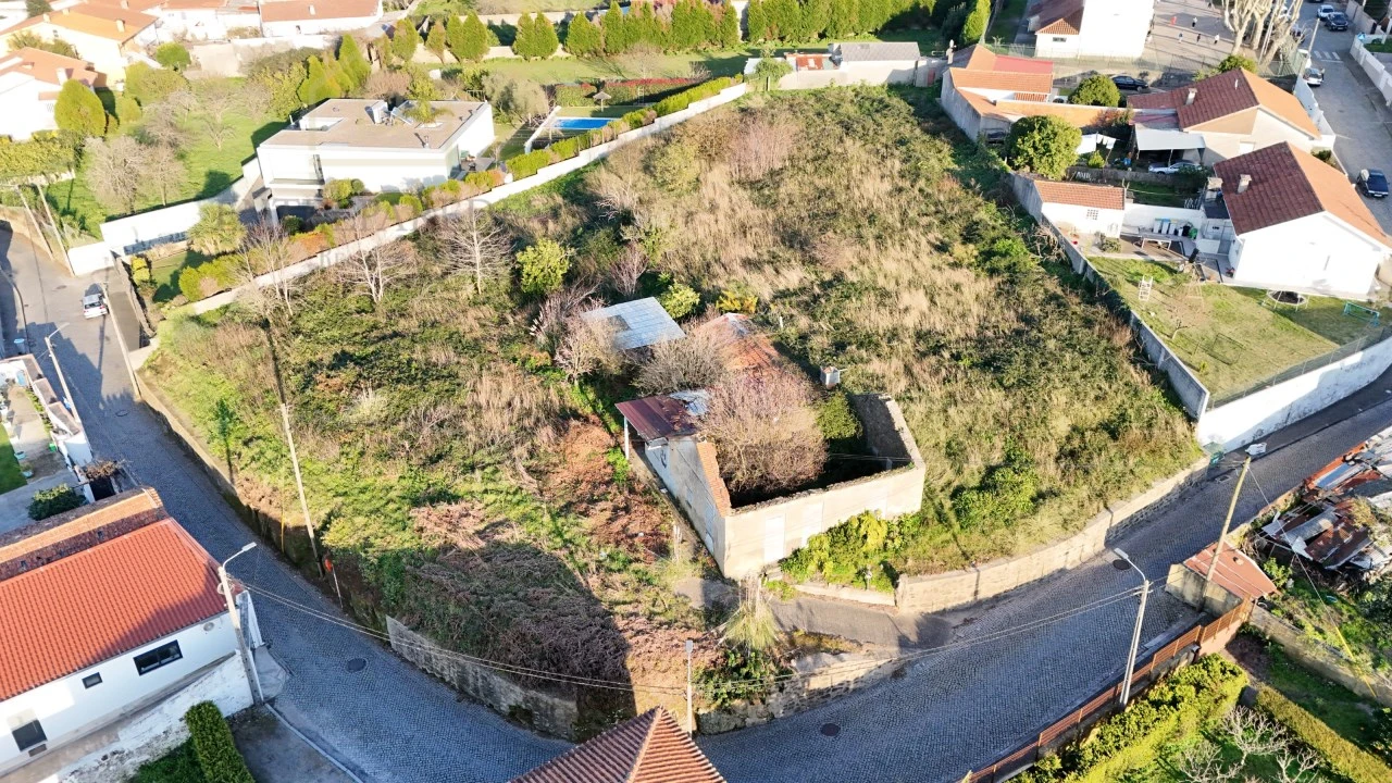 Terreno para Venda em Grijó e Sermonde Foto 1