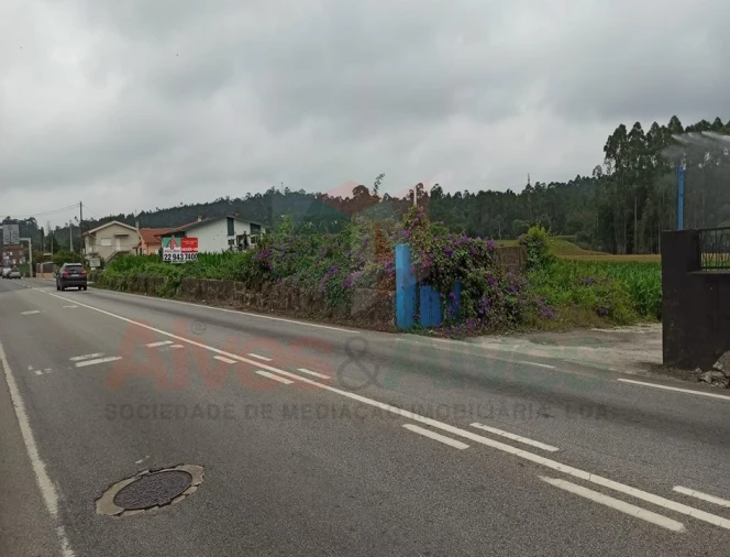 Terreno para Venda em Castêlo da Maia Foto 2