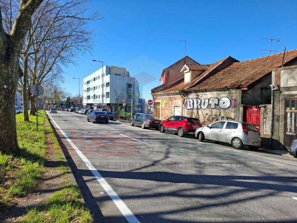 Terreno para Venda em Paranhos Foto 2
