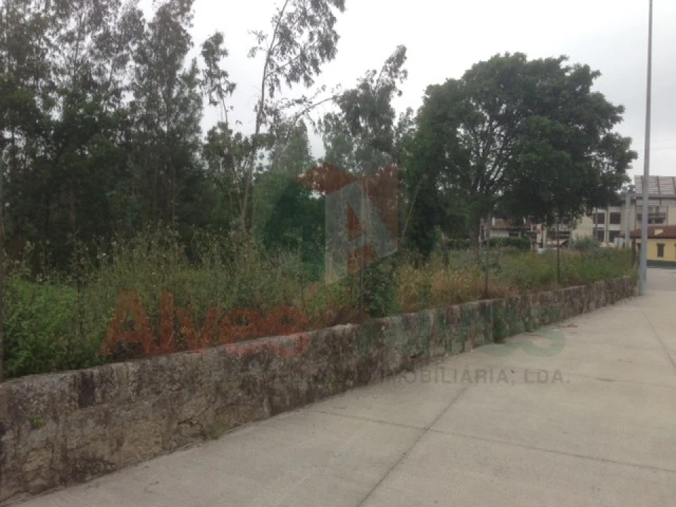 Terreno para Venda em Castêlo da Maia Foto 1