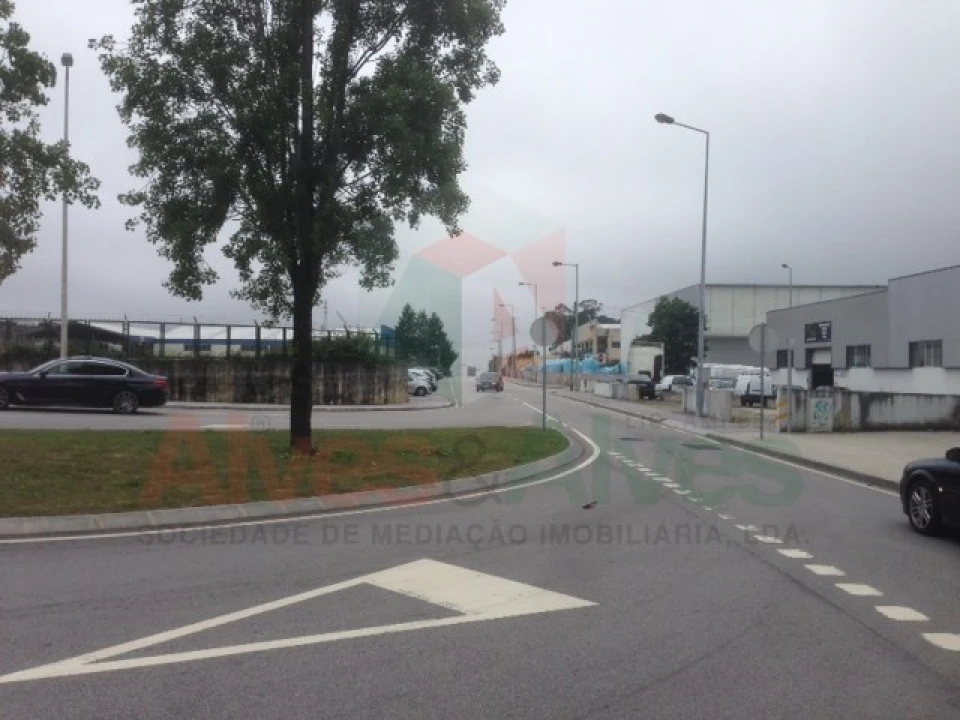 Terreno para Venda em Castêlo da Maia Foto 7