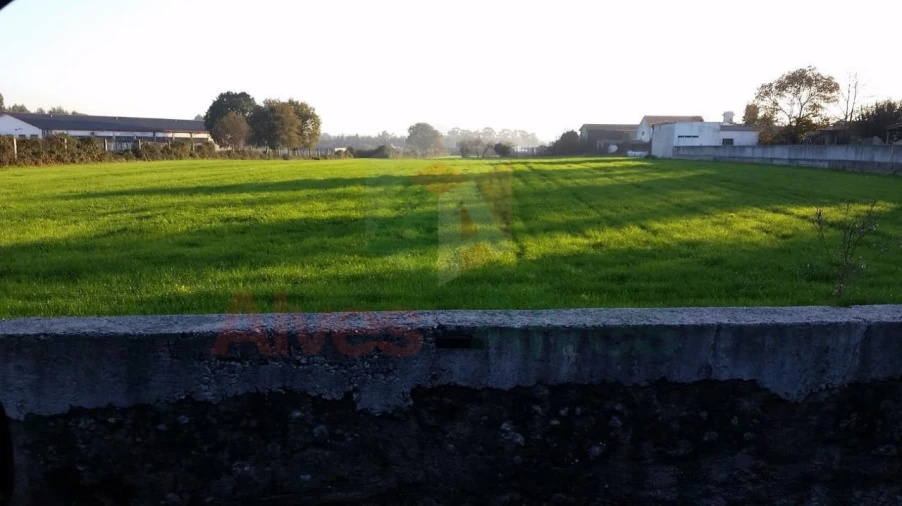 Terreno para Venda em Cidade da Maia Foto 2