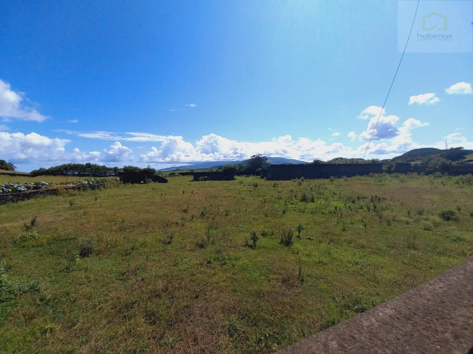 Terreno para Venda em Pico da Pedra Foto 1