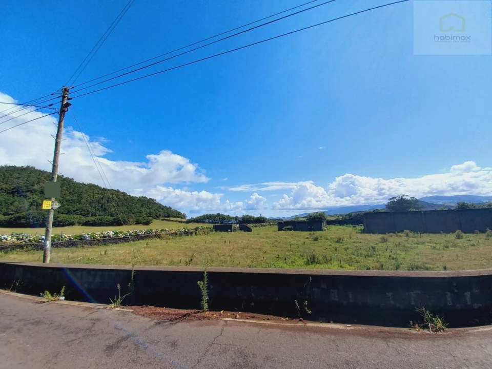 Terreno para Venda em Pico da Pedra Foto 2