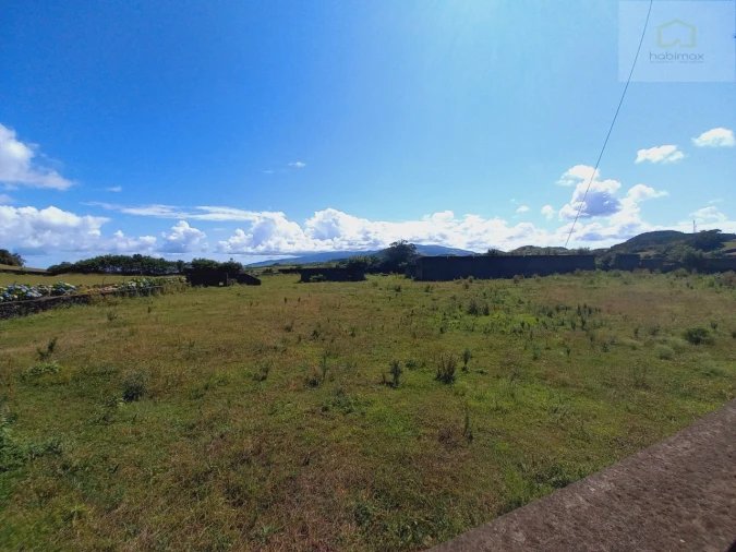 Terreno para Venda em Pico da Pedra Foto 1