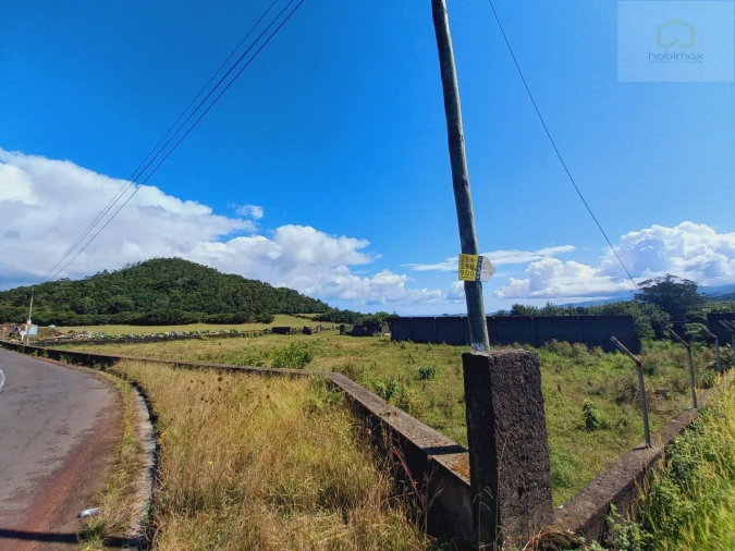 Terreno para Venda em Pico da Pedra Foto 3