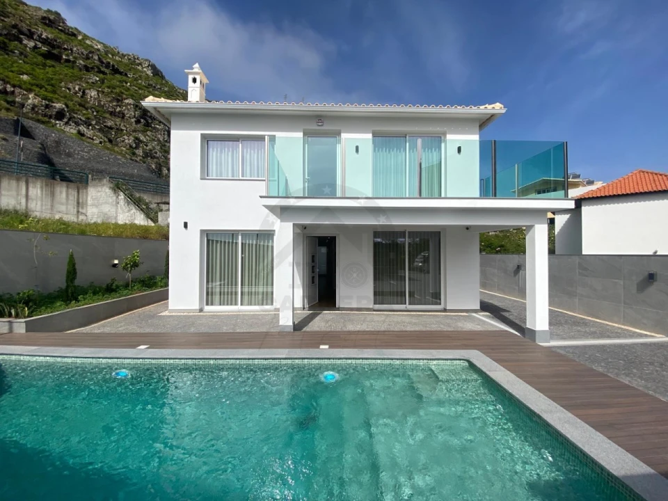 Moradia T4 para Venda em Machico Foto 2