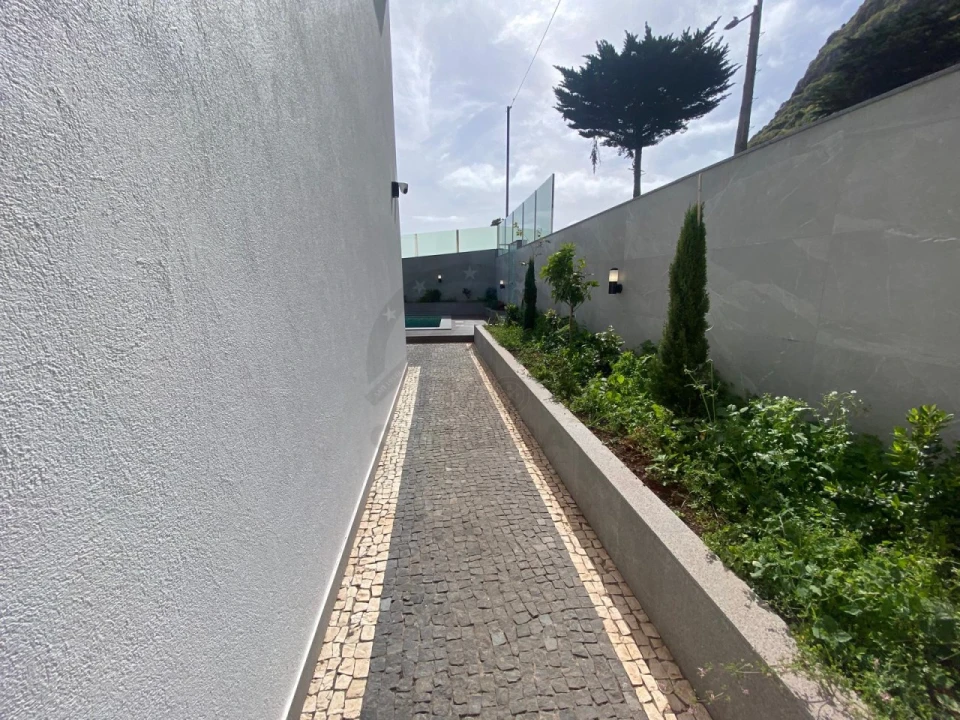 Moradia T4 para Venda em Machico Foto 27