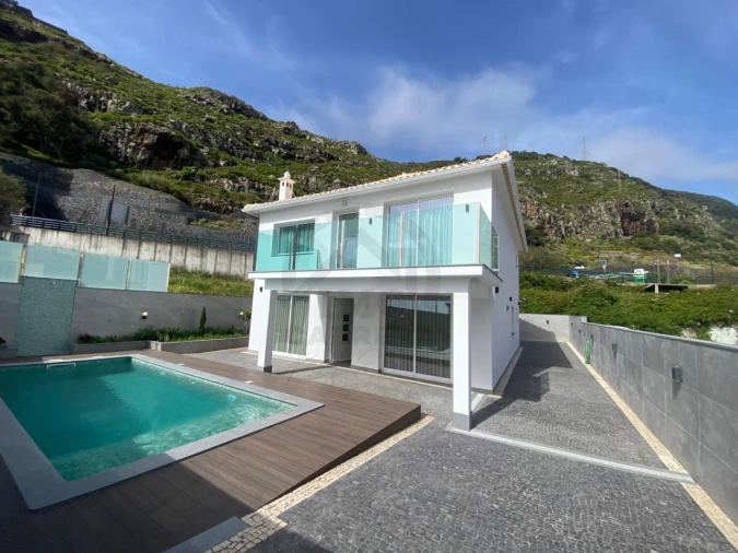 Moradia T4 para Venda em Machico Foto 1