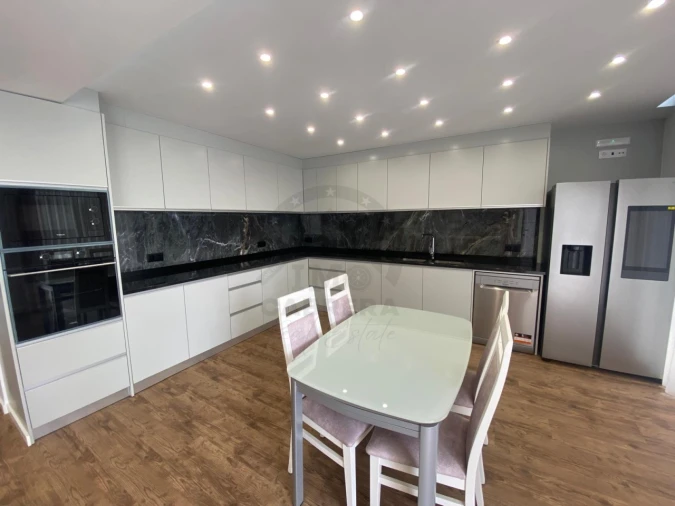 Moradia T4 para Venda em Machico Foto 7