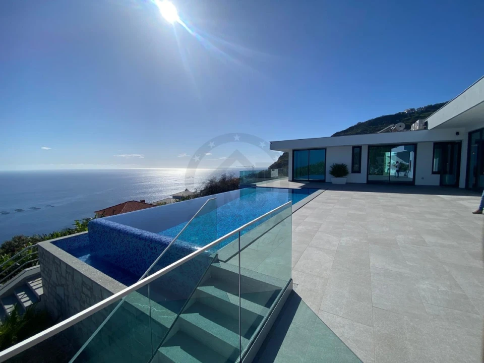 Moradia T3 para Venda em Arco da Calheta Foto 5