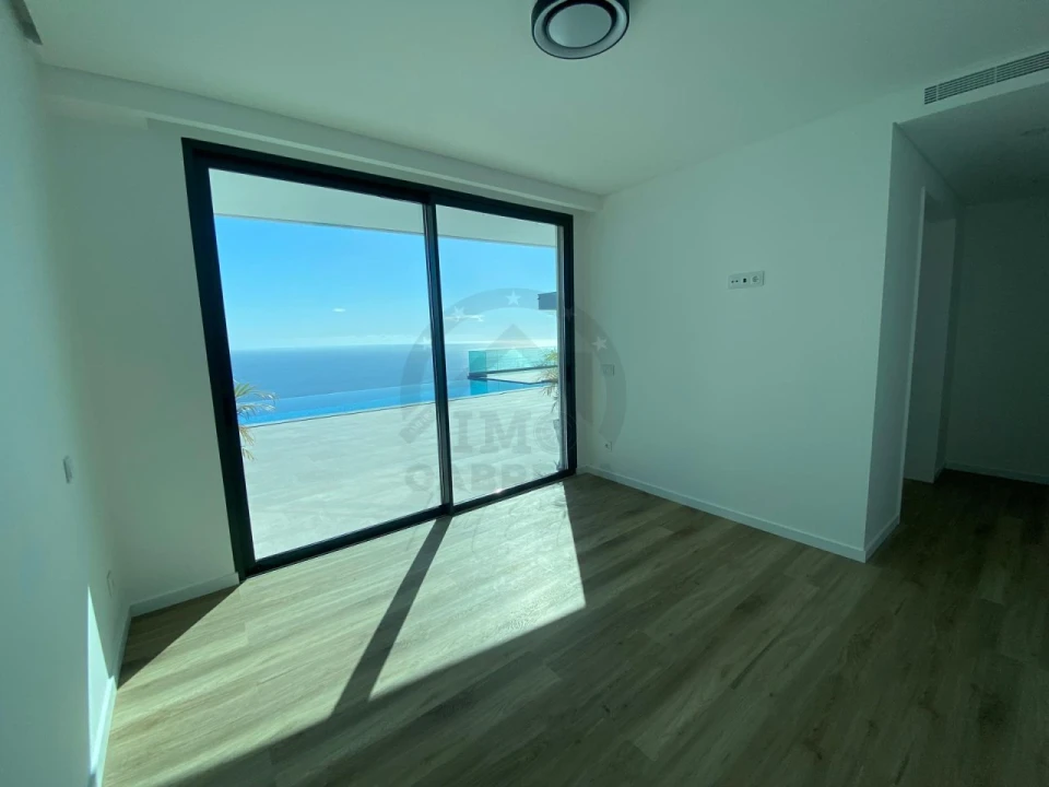 Moradia T3 para Venda em Arco da Calheta Foto 16