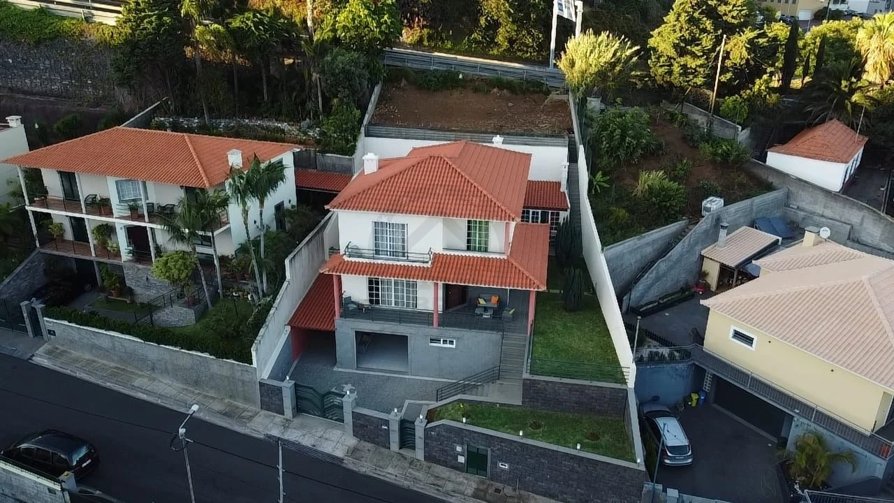 Moradia T4 para Venda em São Martinho Foto 3