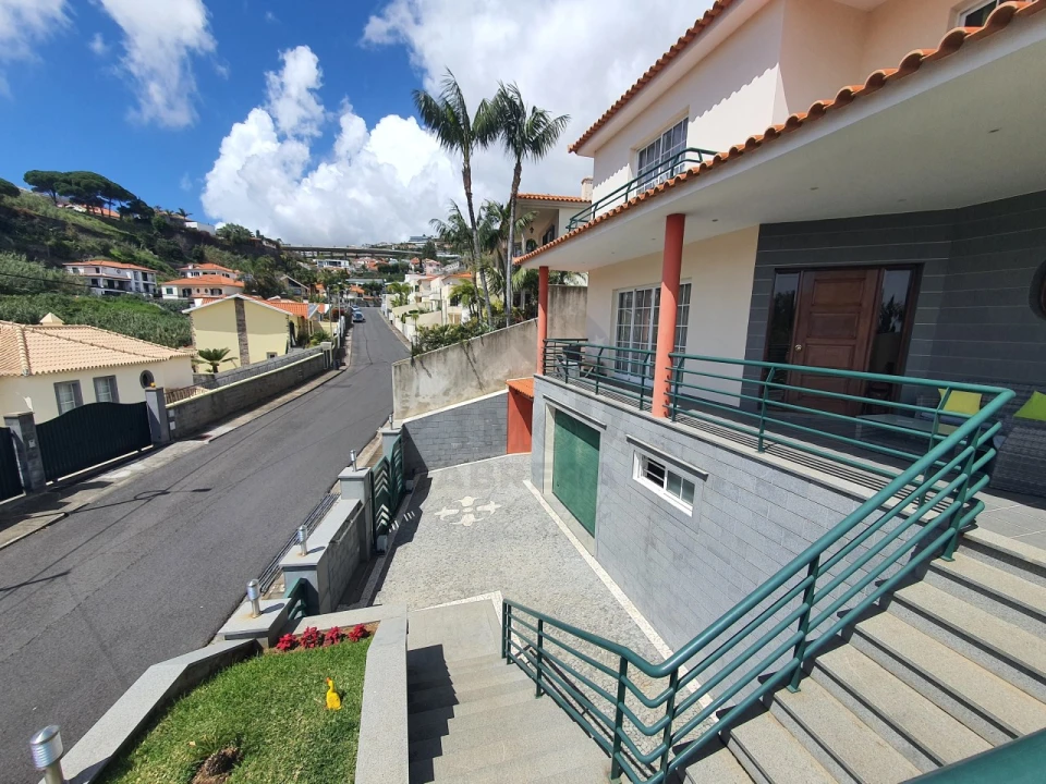 Moradia T4 para Venda em São Martinho Foto 5