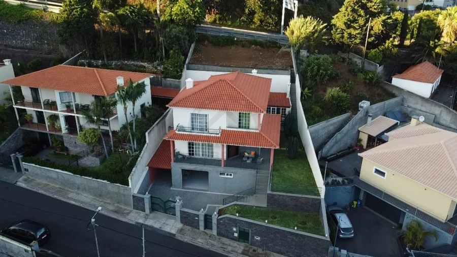 Moradia T4 para Venda em São Martinho Foto 3