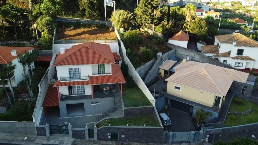 Moradia T4 para Venda em São Martinho Foto 4