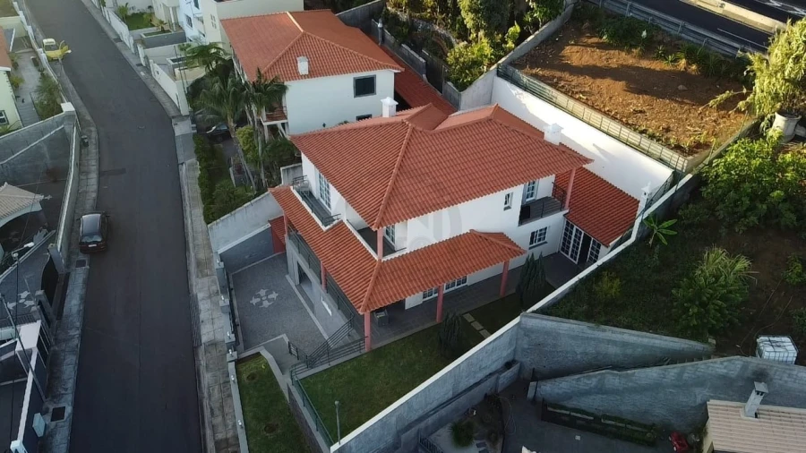 Moradia T4 para Venda em São Martinho Foto 10