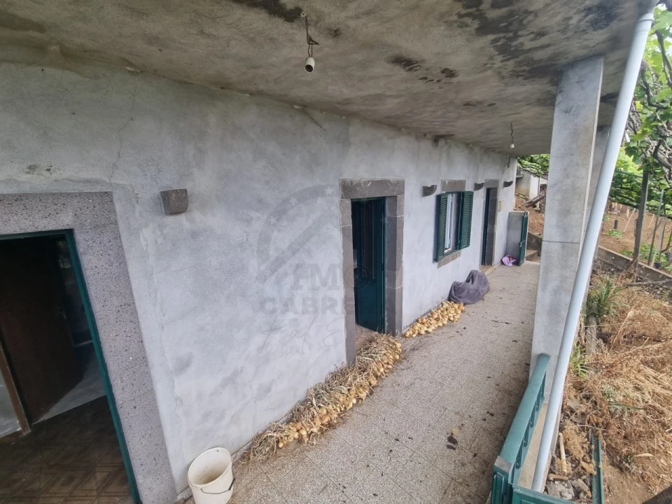 Moradia T3 para Venda em Estreito de Camara de Lobos Foto 1