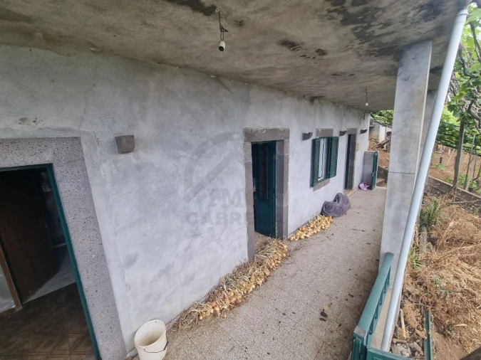 Moradia T3 para Venda em Estreito de Camara de Lobos Foto 1