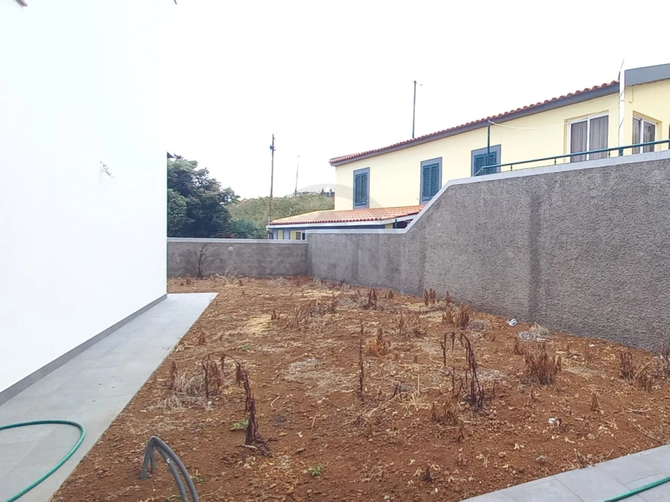 Moradia T3 para Venda em São Roque Foto 30