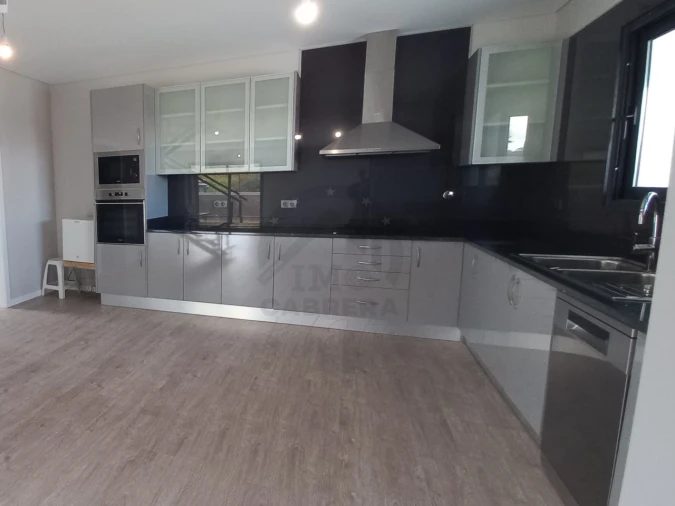 Moradia T3 para Venda em São Roque Foto 8