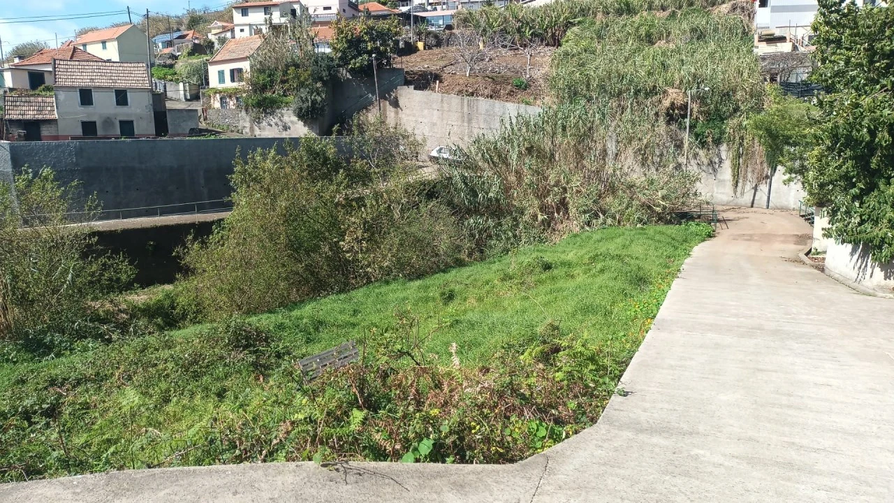 Terreno para Venda em Canhas Foto 1
