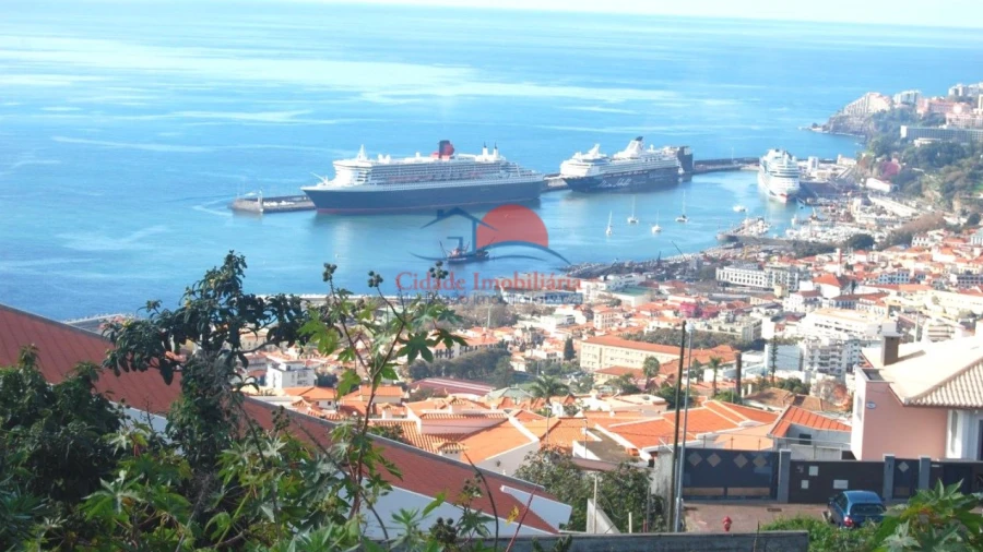 Terreno para Venda em Funchal (Santa Maria Maior)